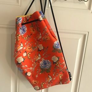 Triangl neoprene bag